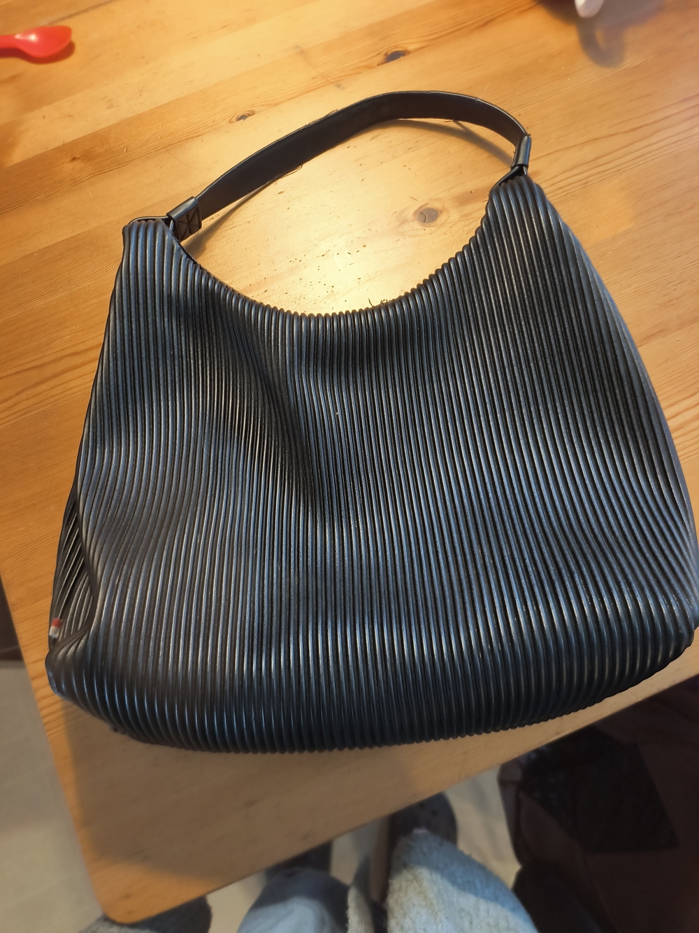 Elegant Colab Black Ribbed Shoulder Bag - Stylish Everyday Carry